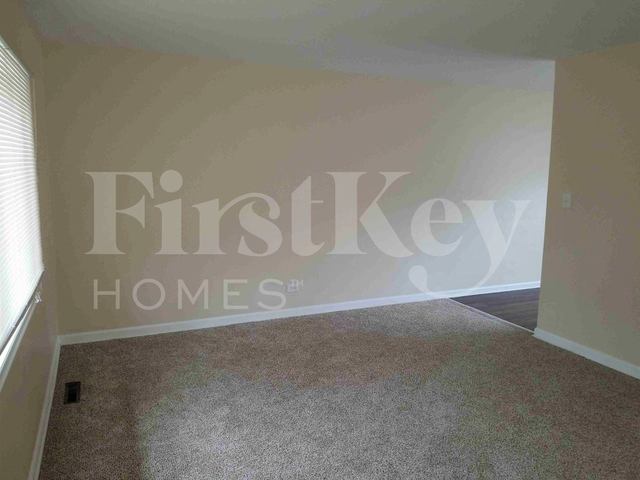 18642 W Karen Ln - Photo 2 of 14