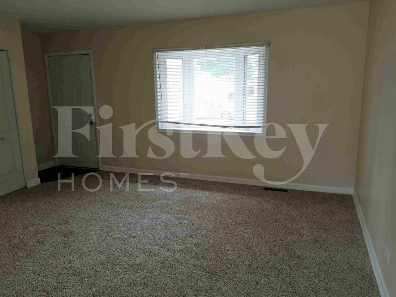 18642 W Karen Ln - Photo 3 of 14