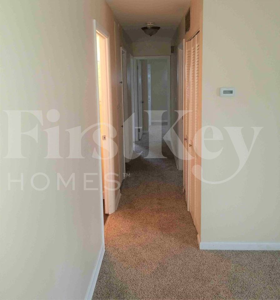 18642 W Karen Ln - Photo 5 of 14
