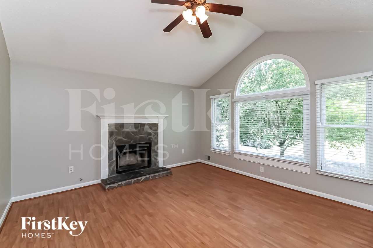 1688 Independence Dr - Photo 3 of 16