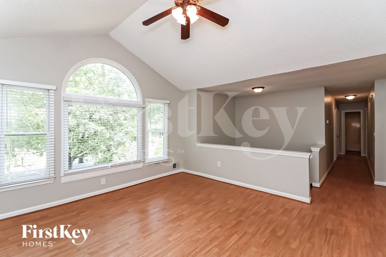 1688 Independence Dr - Photo 4 of 16