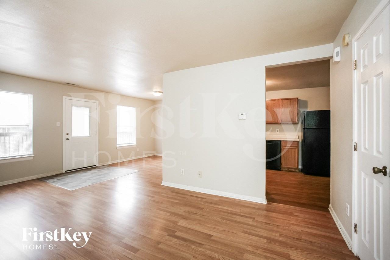 16773 Lowell Dr - Photo 3 of 14
