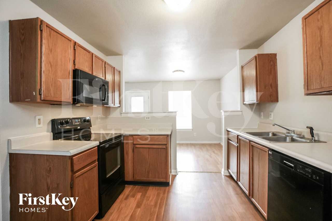 16773 Lowell Dr - Photo 5 of 14