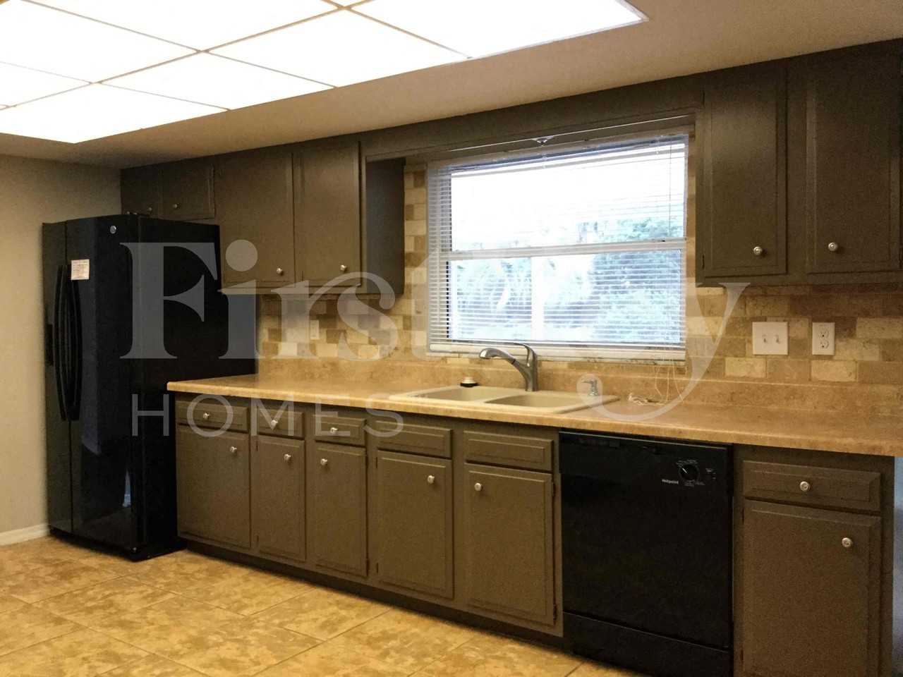 161 Sheridan Ave - Photo 6 of 22