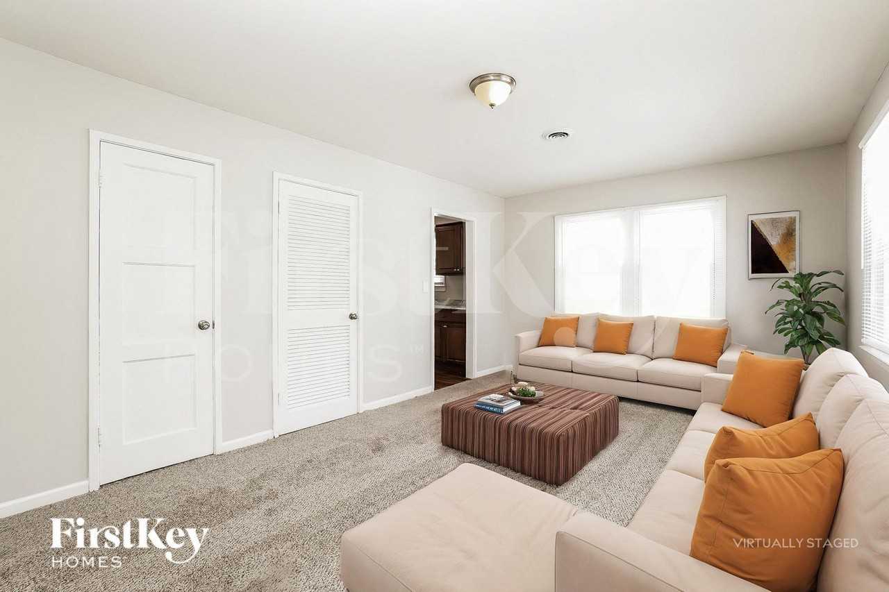 1603 Moore Ave - Photo 3 of 18