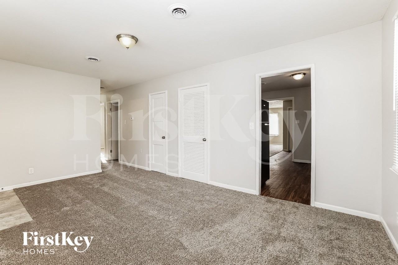 1603 Moore Ave - Photo 4 of 18