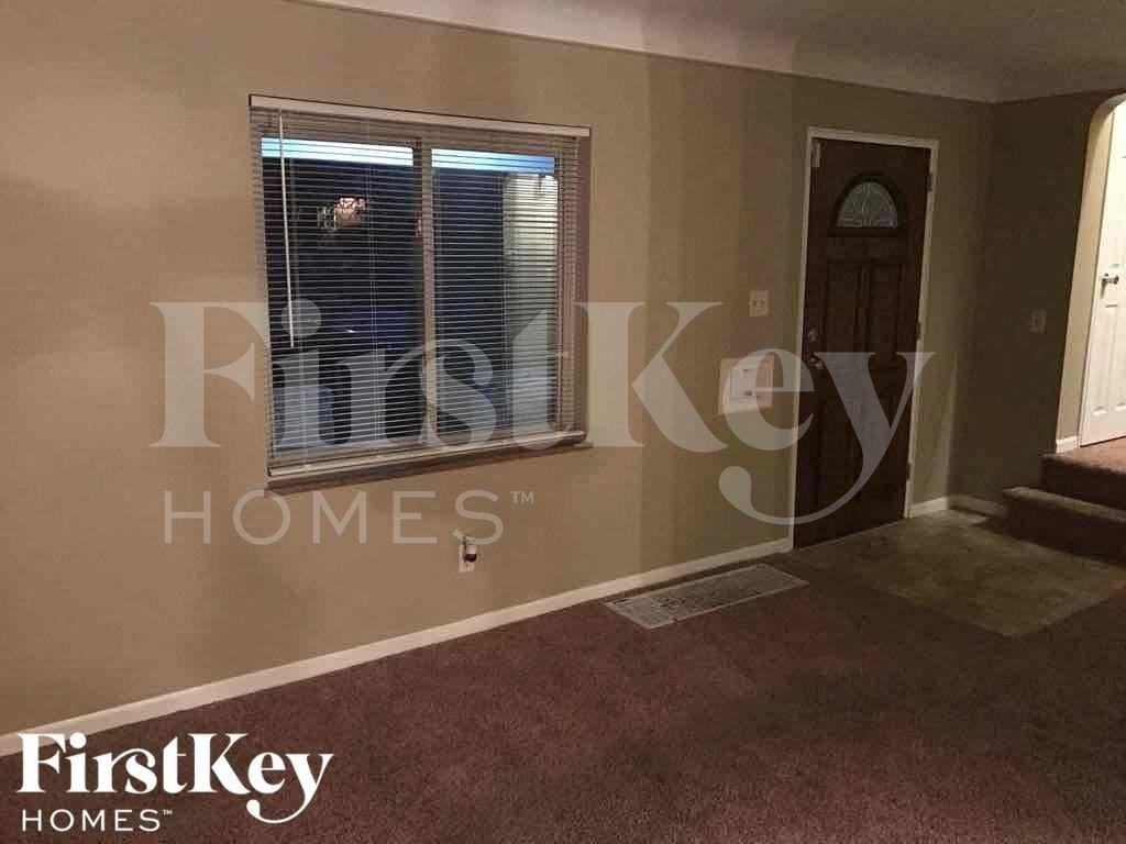 1494 Clovernoll Dr - Photo 3 of 20