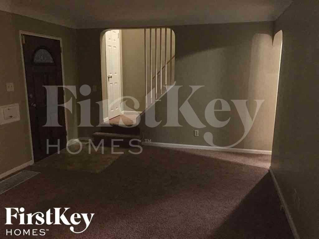 1494 Clovernoll Dr - Photo 4 of 20