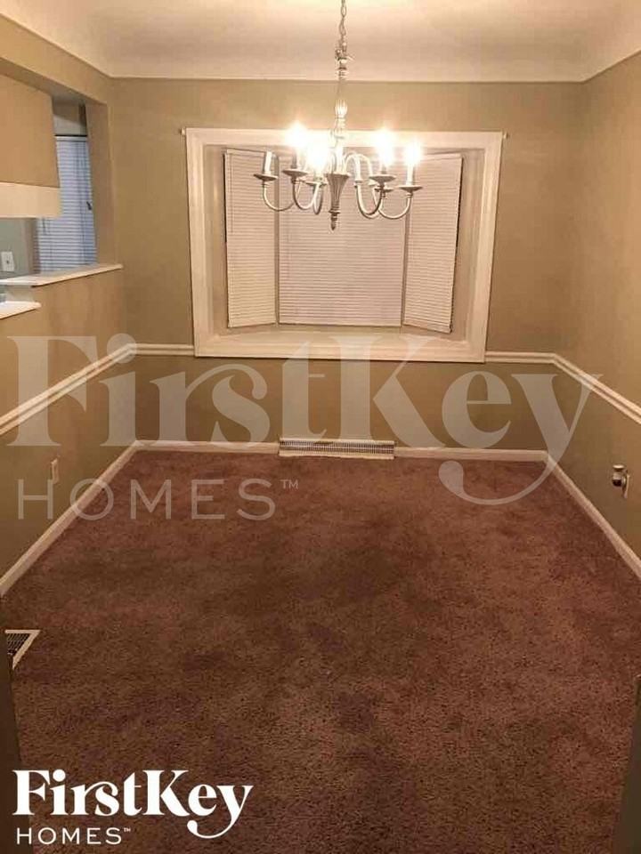 1494 Clovernoll Dr - Photo 5 of 20