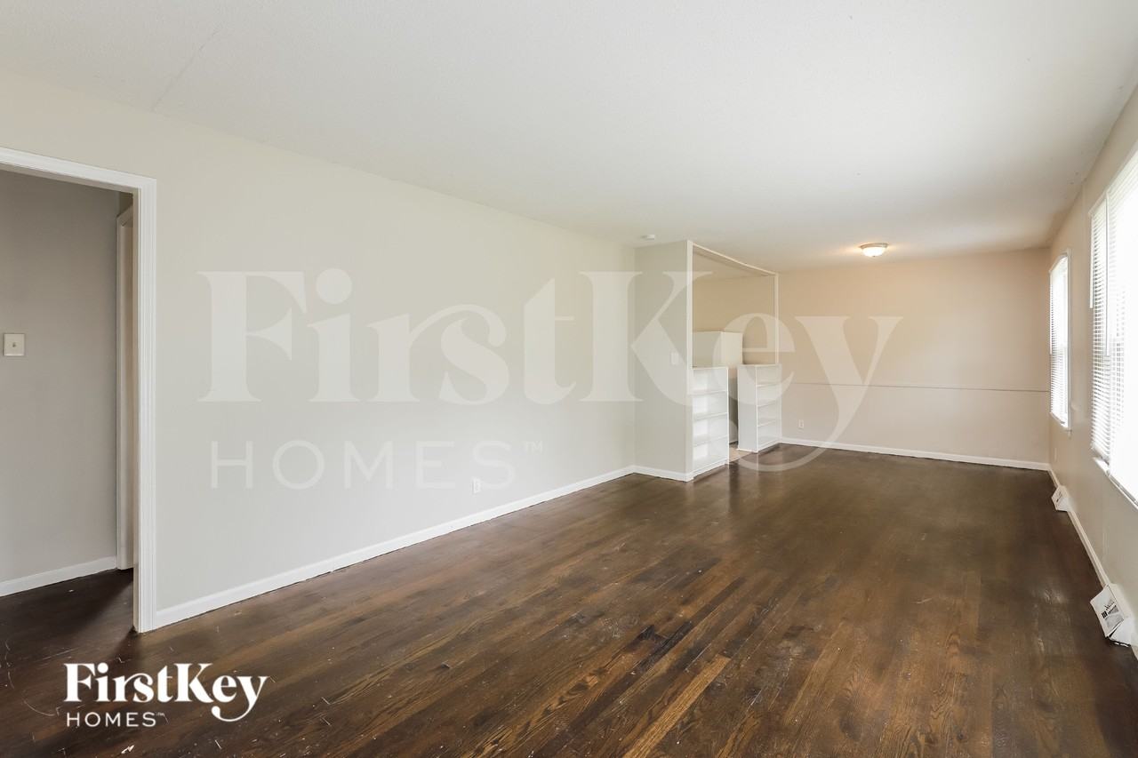 1403 Ne 67th Pl - Photo 2 of 19