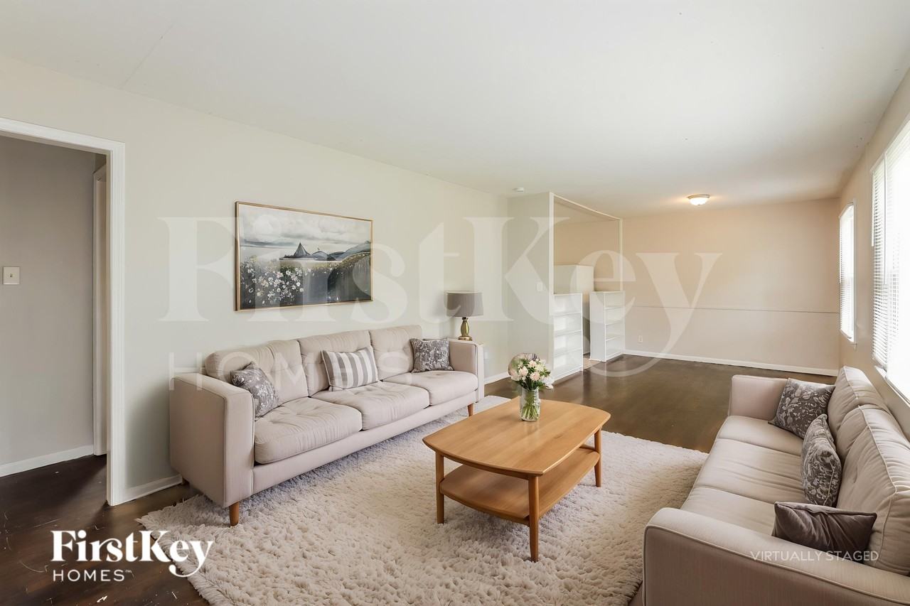 1403 Ne 67th Pl - Photo 3 of 19