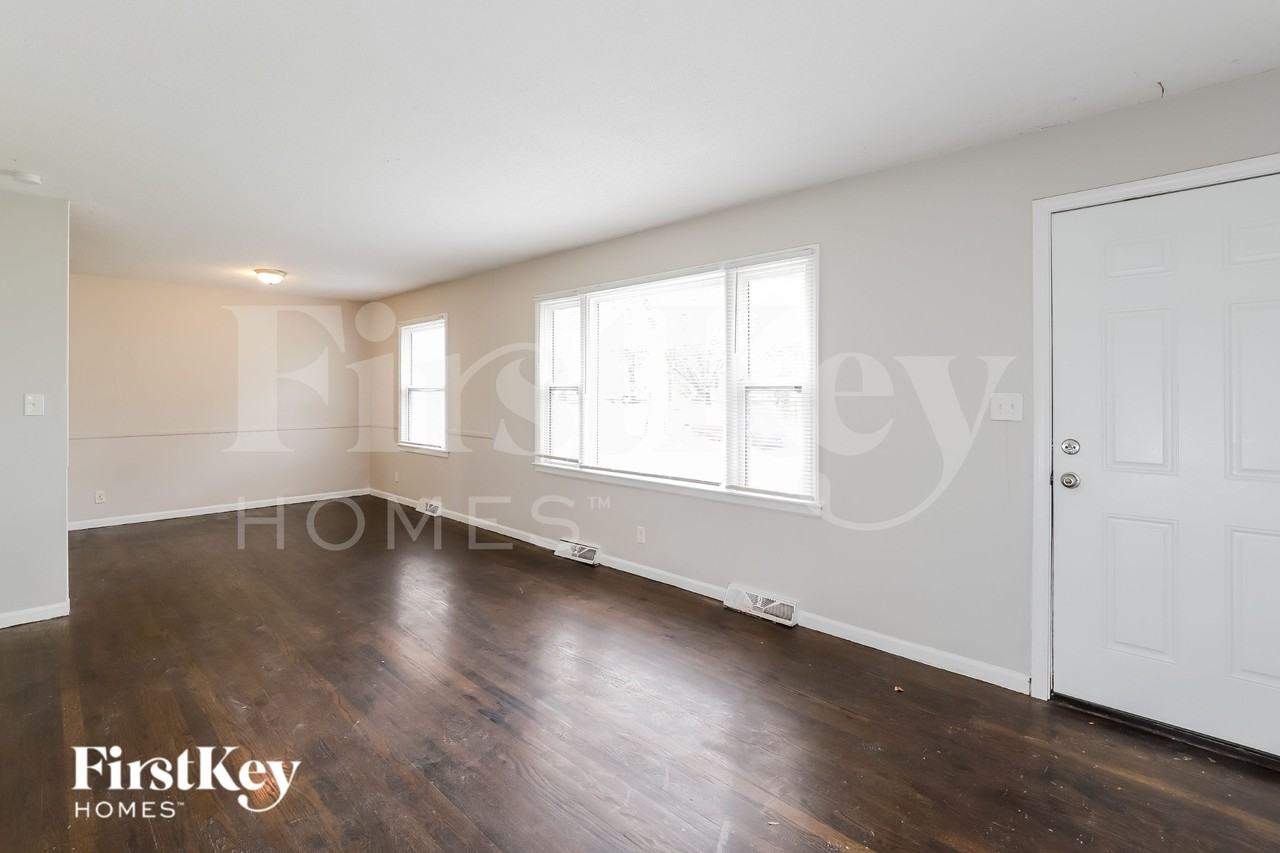 1403 Ne 67th Pl - Photo 4 of 19