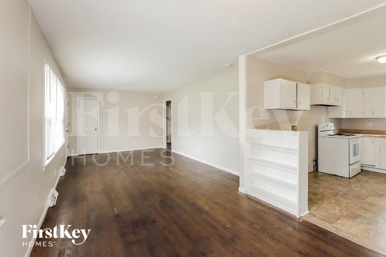 1403 Ne 67th Pl - Photo 5 of 19