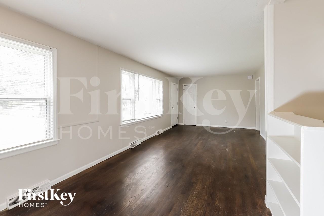 1403 Ne 67th Pl - Photo 6 of 19