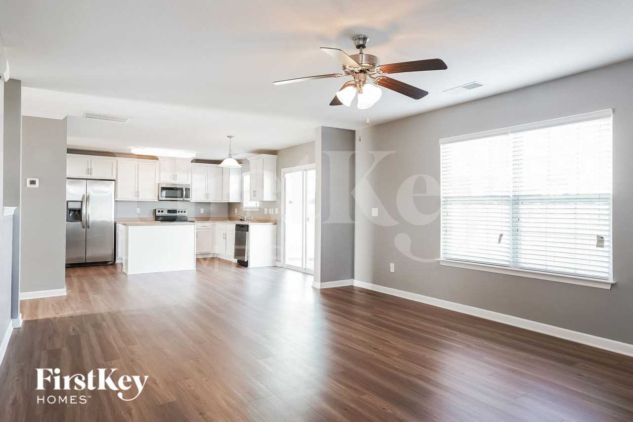 1400 Glenwater Rd - Photo 4 of 15