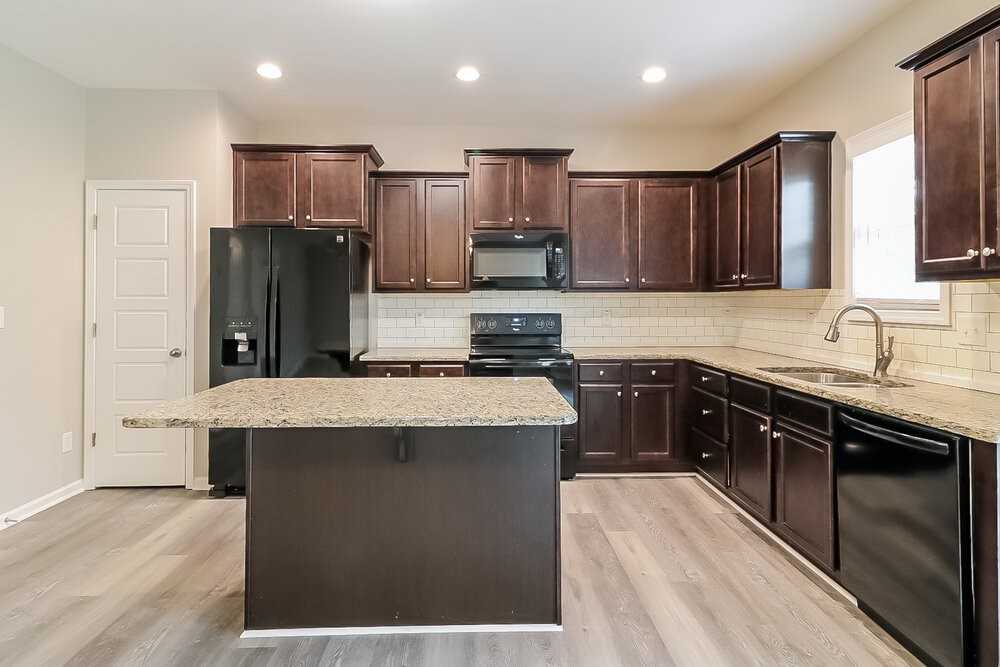 253 Lanier Pl - Photo 7 of 17