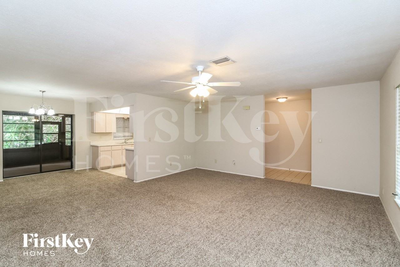 116 Palmetto Dr - Photo 3 of 15