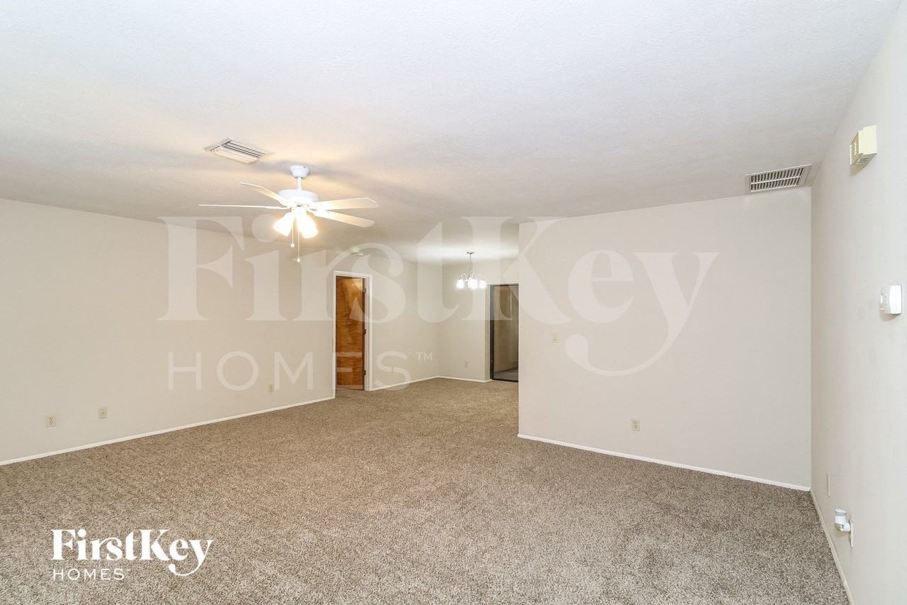 116 Palmetto Dr - Photo 4 of 15