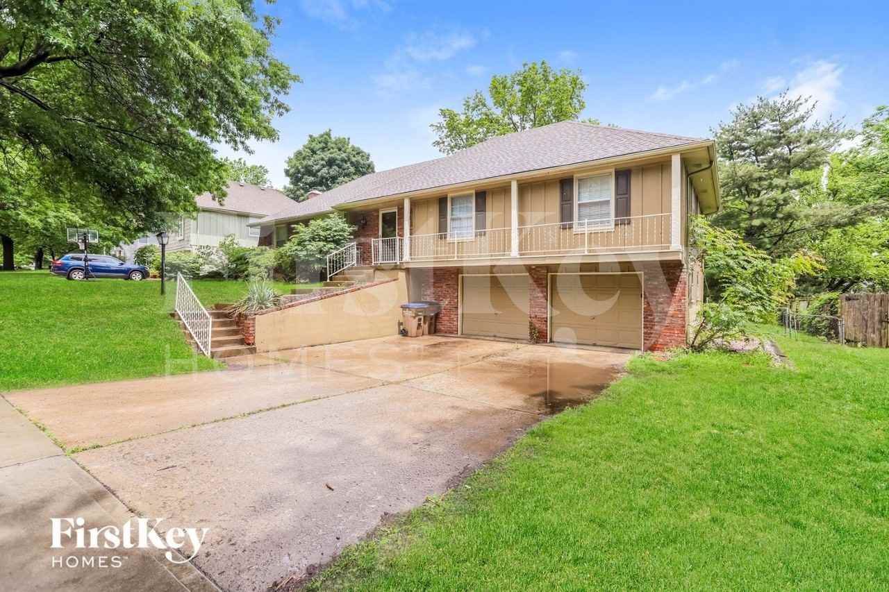 111 Johnston Pkwy - Photo 2 of 15