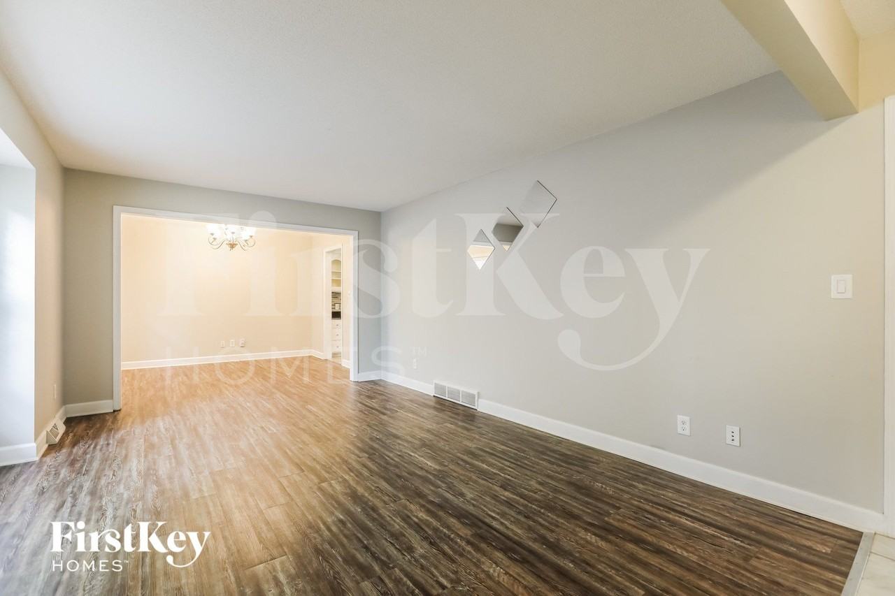 111 Johnston Pkwy - Photo 3 of 15