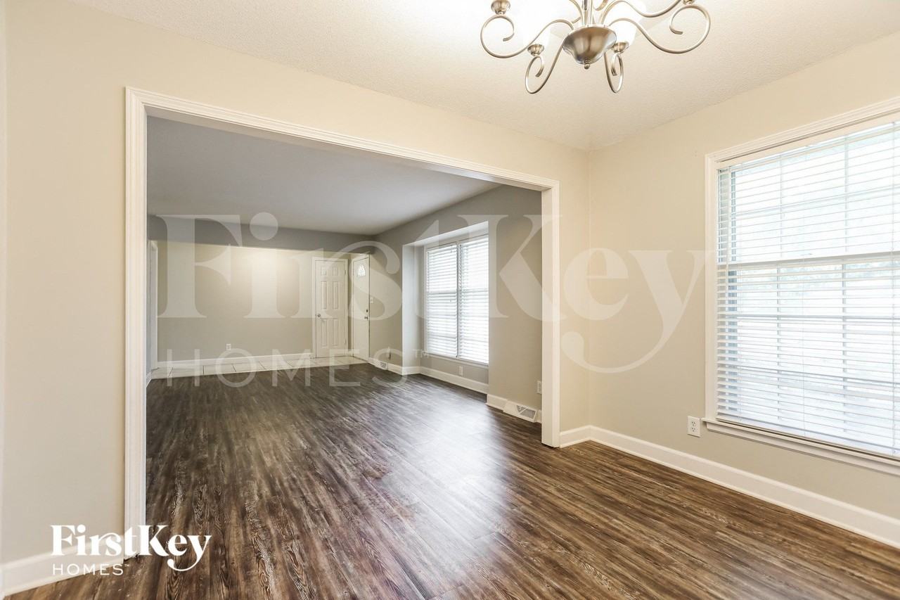 111 Johnston Pkwy - Photo 4 of 15