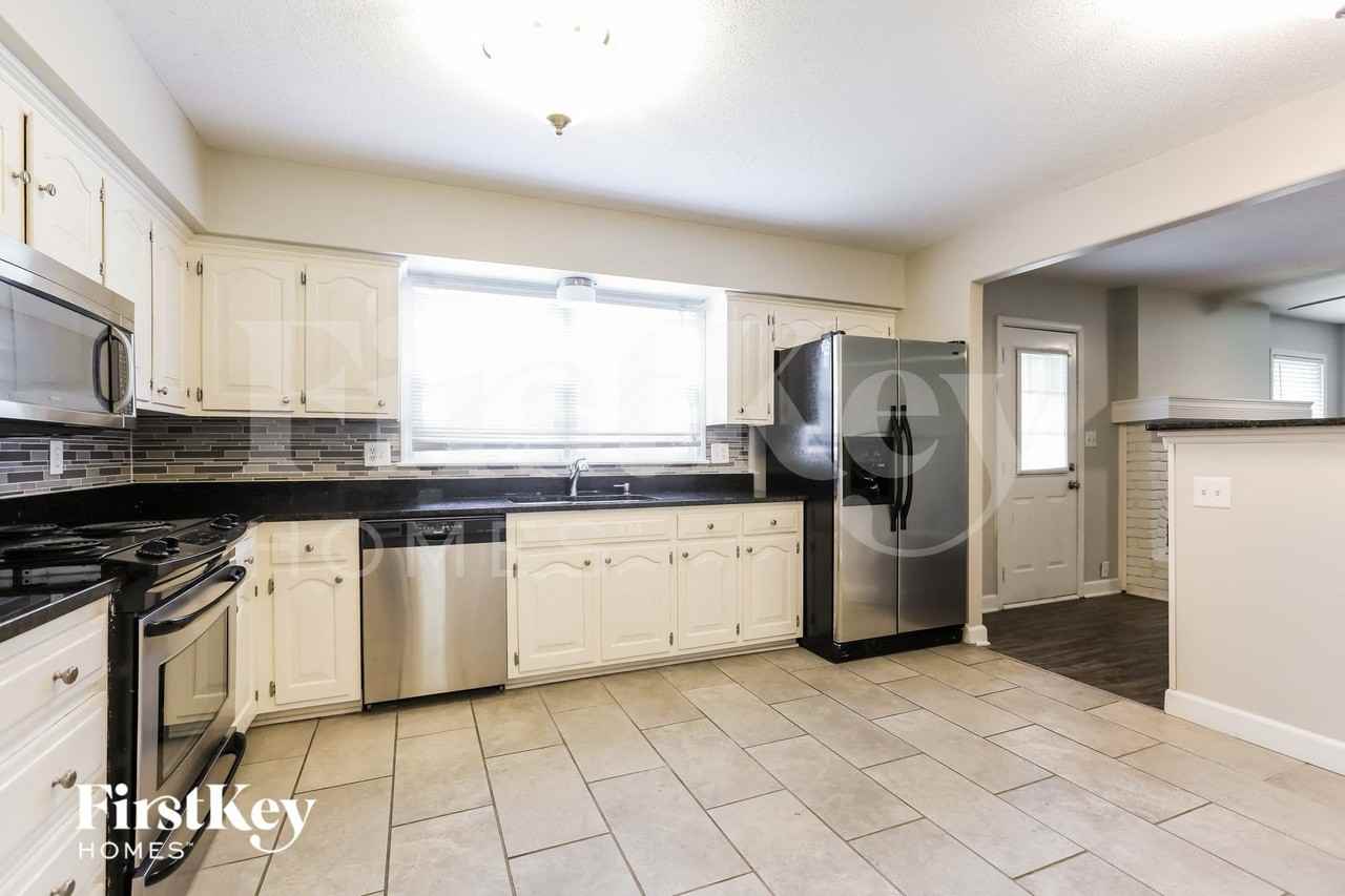 111 Johnston Pkwy - Photo 5 of 15