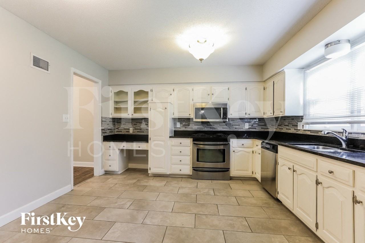 111 Johnston Pkwy - Photo 6 of 15