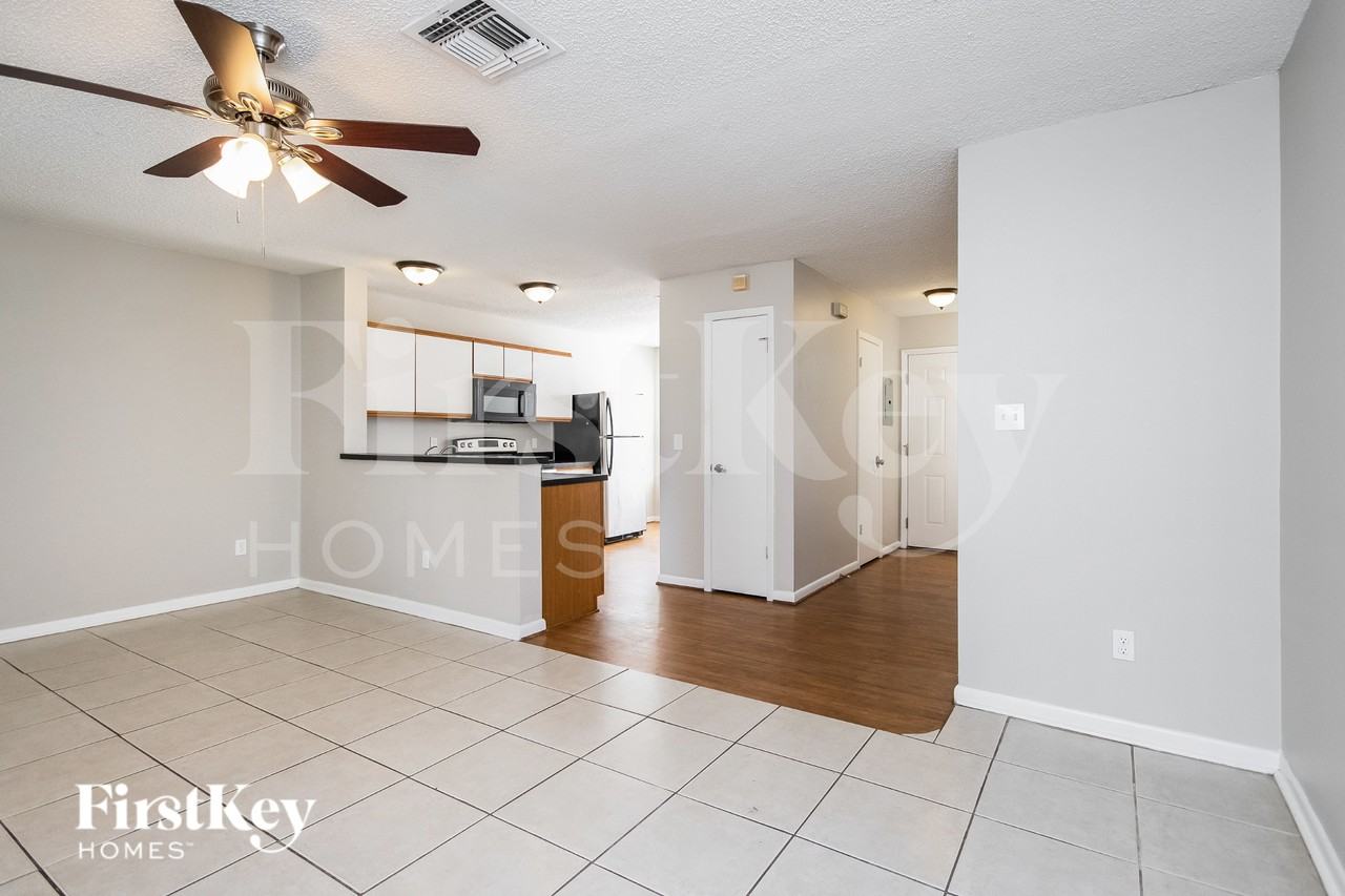 11005 Yorkshire Ridge Ct - Photo 4 of 16