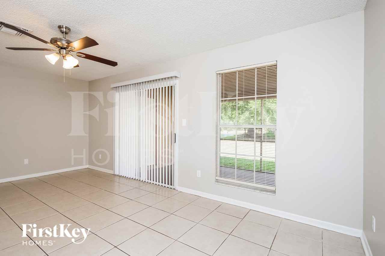11005 Yorkshire Ridge Ct - Photo 5 of 16