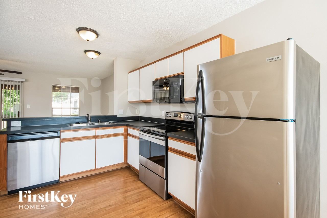 11005 Yorkshire Ridge Ct - Photo 7 of 16