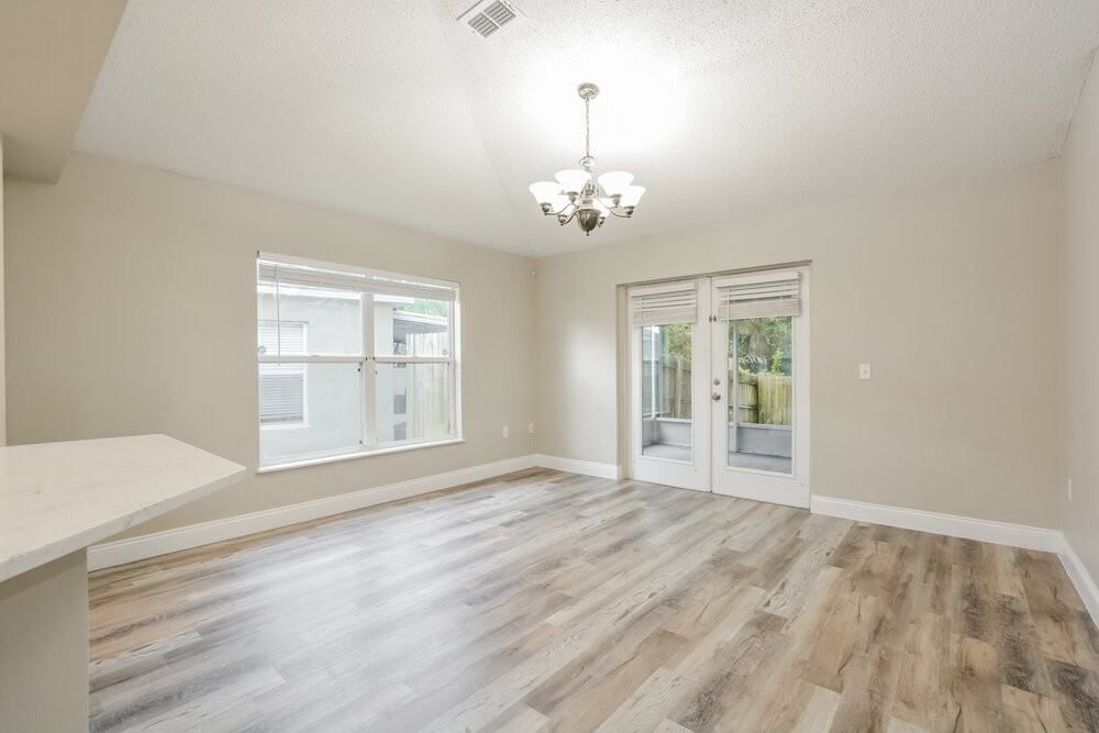 3254 Erskine Dr - Photo 4 of 16