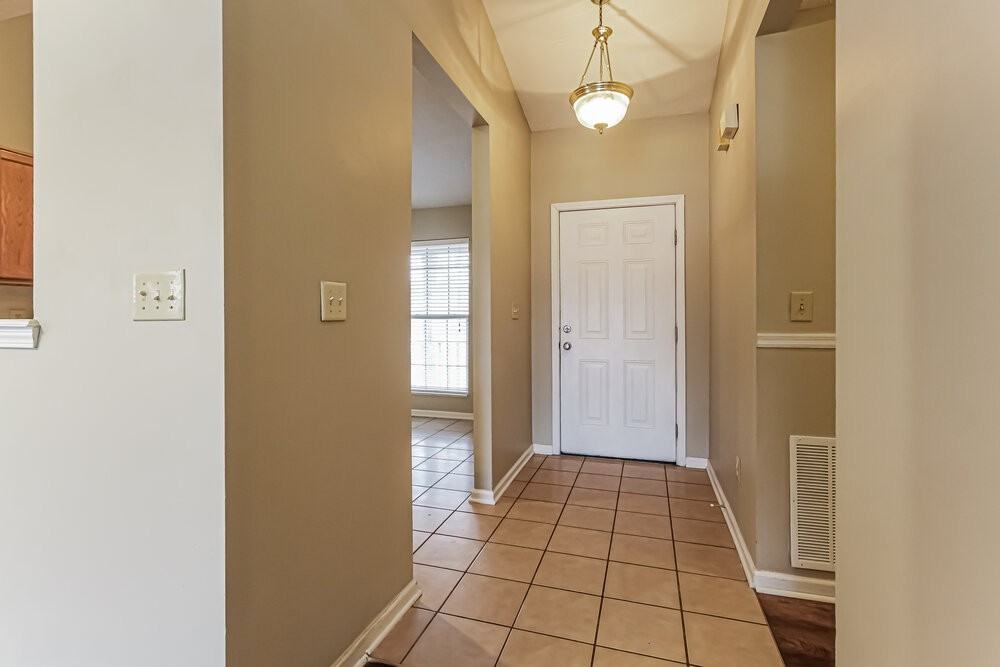 5384 Lakeside Manor Dr - Photo 4 of 25