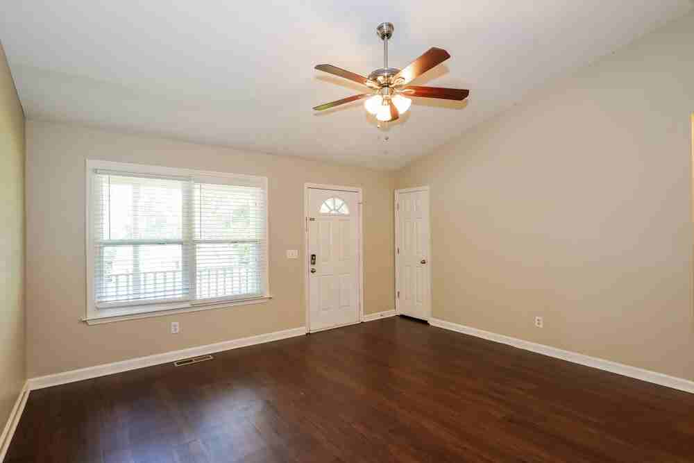 408 Dellwood Dr - Photo 4 of 16