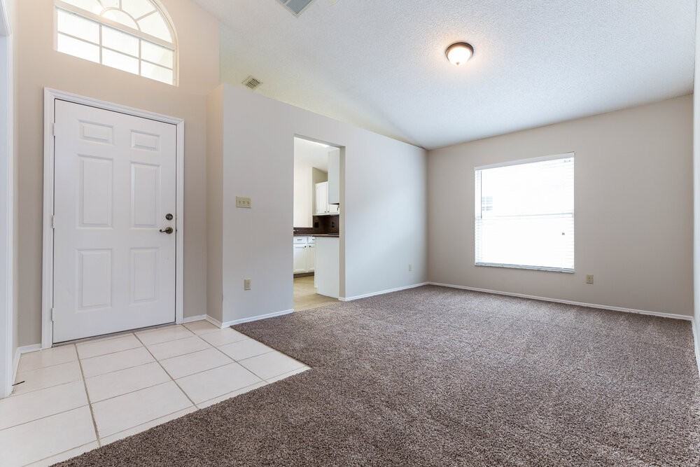 338 Lakebreeze Cir - Photo 4 of 16
