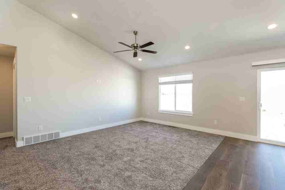 1049 N Providence Way - Photo 4 of 17