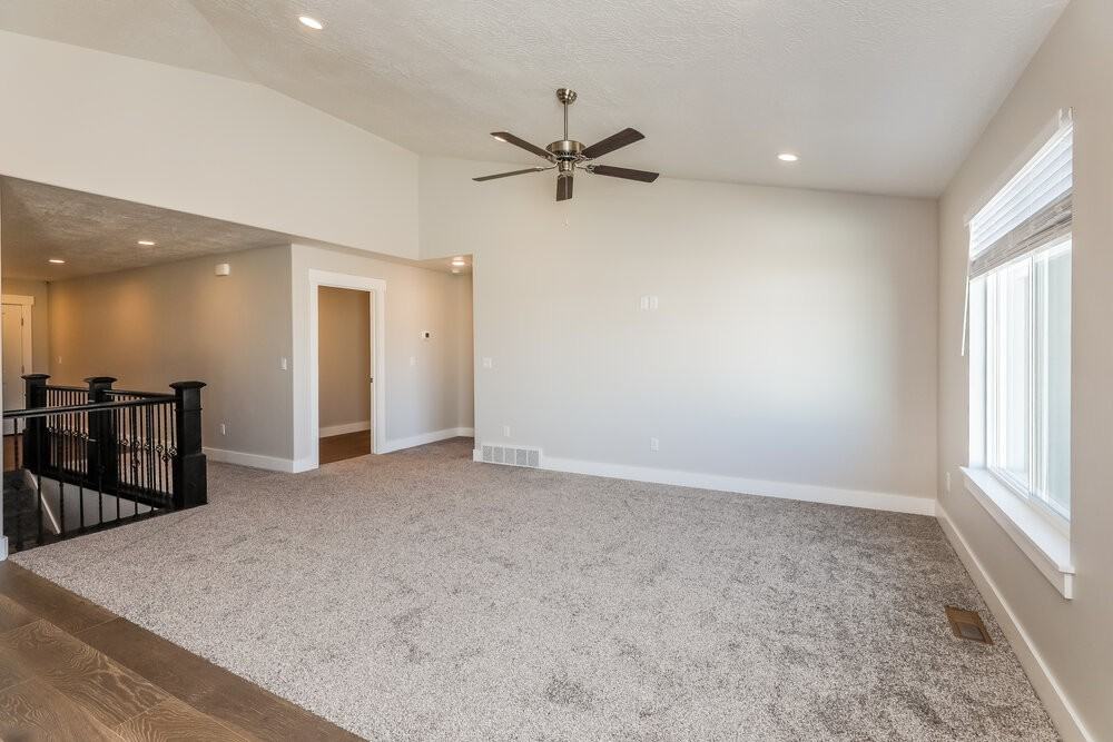 1049 N Providence Way - Photo 5 of 17