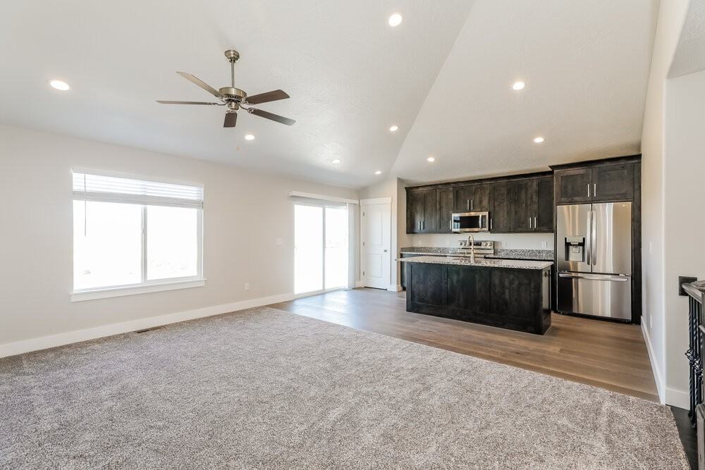 1049 N Providence Way - Photo 6 of 17