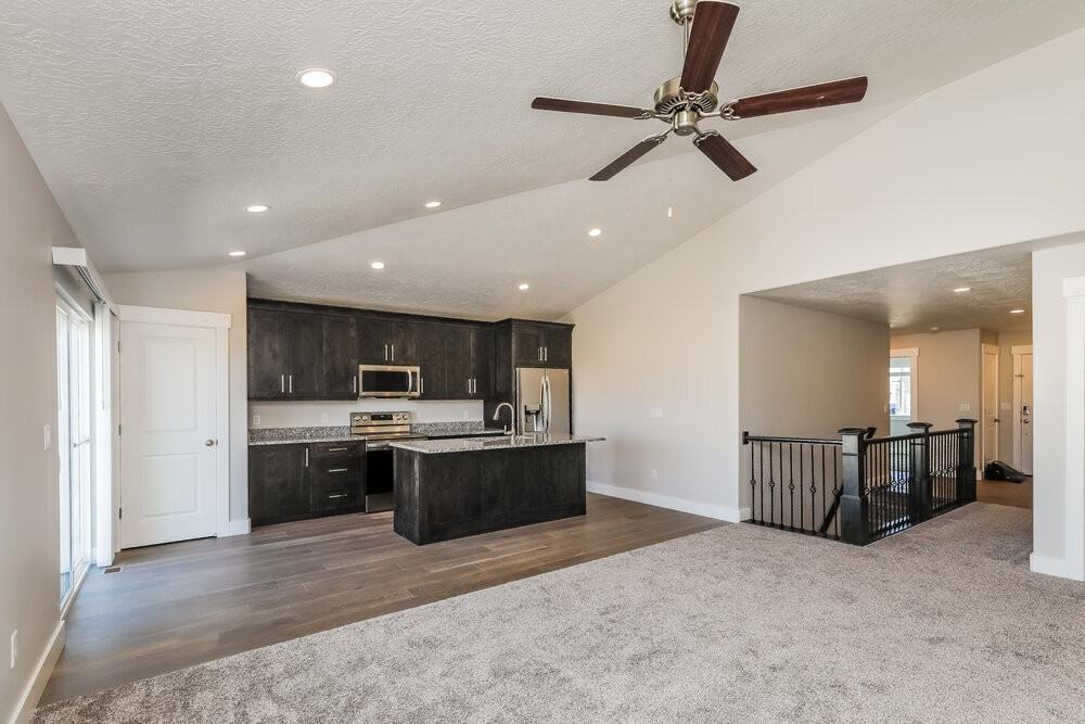 1049 N Providence Way - Photo 7 of 17