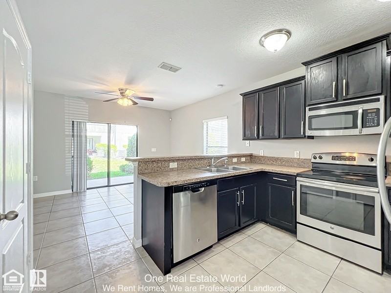 5361 Windsor Lake Cir - Photo 3 of 22
