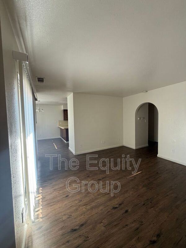 530 E Myrtle Ave - Photo 4 of 24