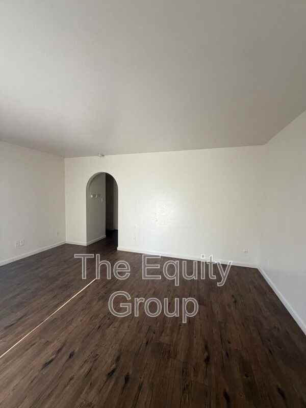 530 E Myrtle Ave - Photo 5 of 24