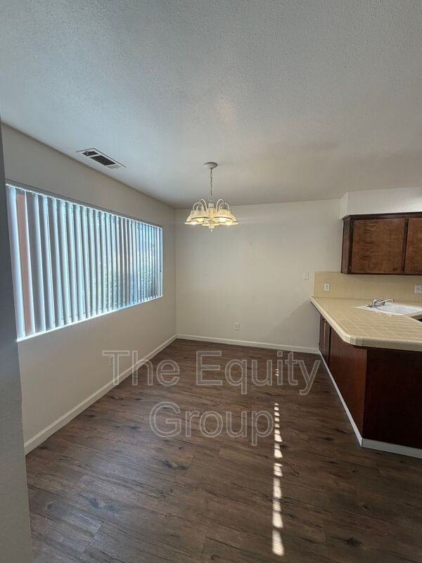 530 E Myrtle Ave - Photo 6 of 24