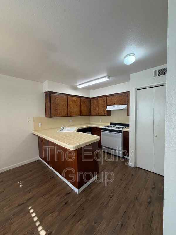 530 E Myrtle Ave - Photo 7 of 24