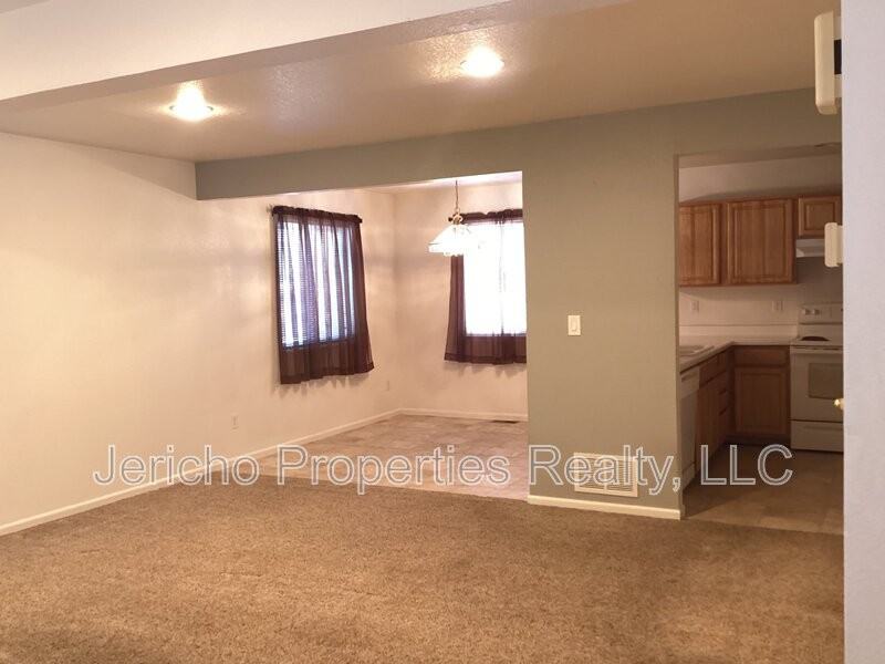5217 Dudley St - Photo 3 of 16