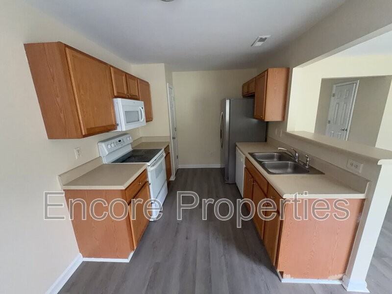 444 Anna St - Photo 2 of 19