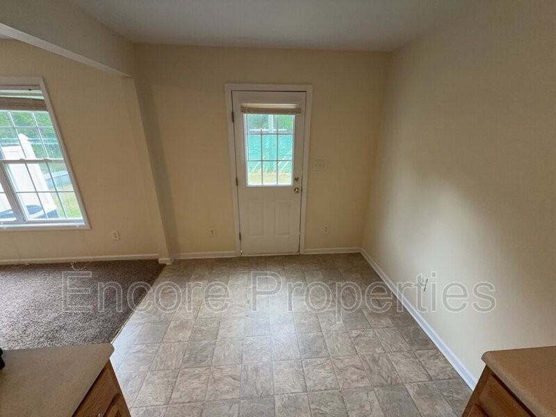 448 Anna St - Photo 3 of 15