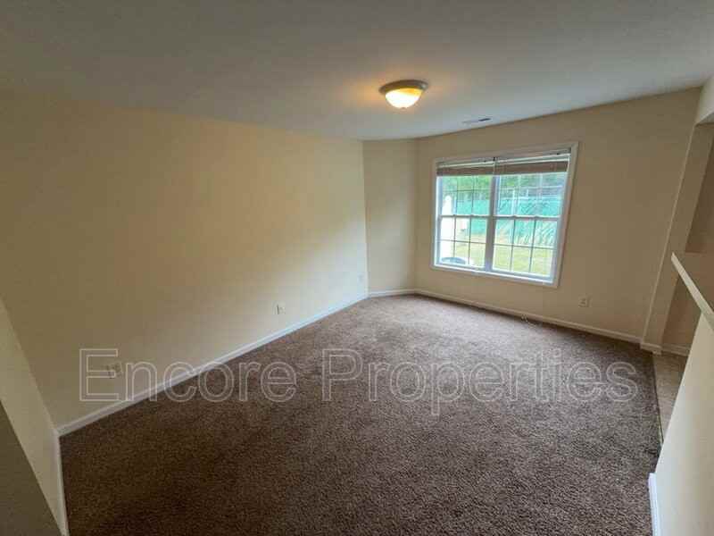 448 Anna St - Photo 5 of 15