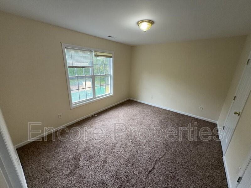448 Anna St - Photo 7 of 15
