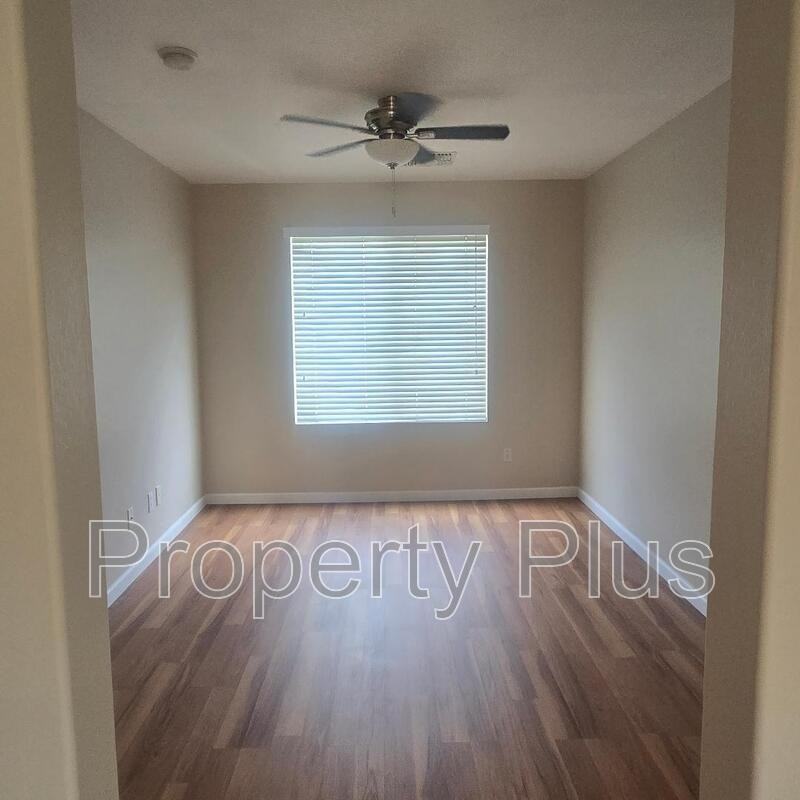 3411 W Sunland Ave - Photo 4 of 11