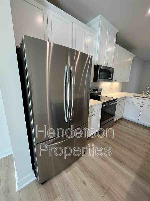 4750 Chastain Ave - Photo 4 of 24